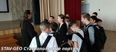 В МБОУ СОШ N20 состоялась встреча с настоятелем храма св. великомученника Артемия отцом Владимиром.