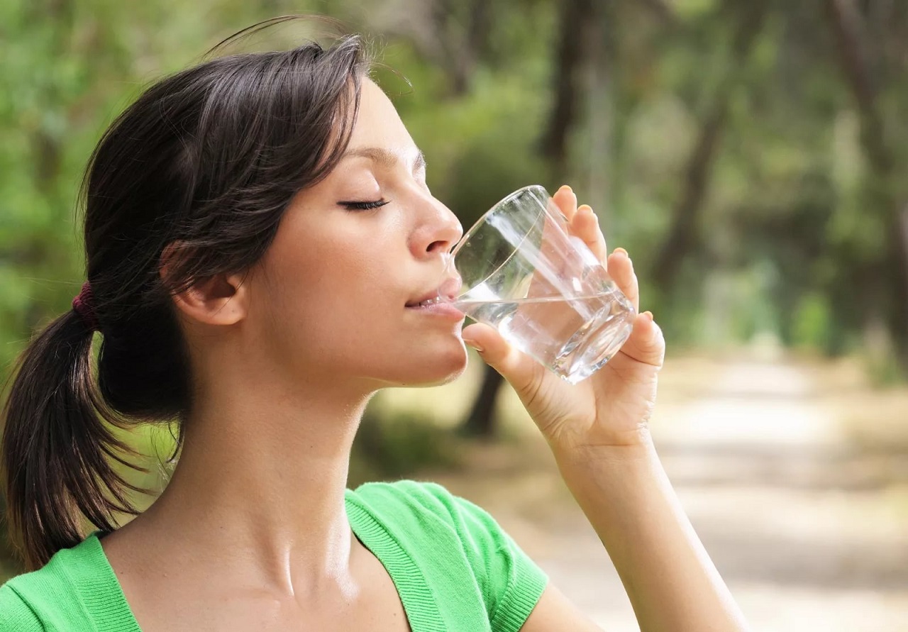 Нужно ли выпивать 2 литра воды в день?