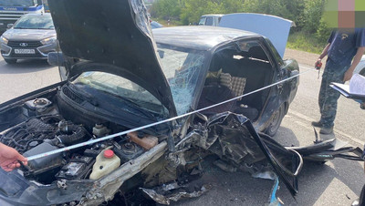 Три автомобиля столкнулись на встречной полосе в Пятигорске