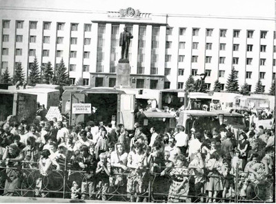 Ярмарка на площади Ленина, 1994 г.