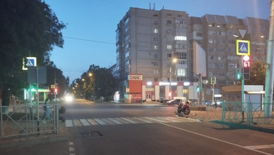 Девушка пострадала при столкновении мотоцикла и легковушки в Ставрополе