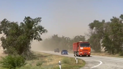 Автоинспекторы предупреждают о плохой видимости из-за пыльной бури на Прикумье