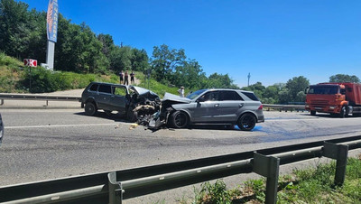 На Ставрополье при столкновении «Нивы» и Mercedes погибли двое и двое пострадали