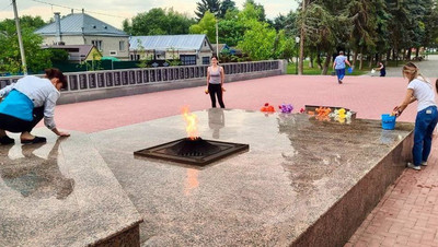 Накануне Дня памяти и скорби на мемориалах в Кировском округе прошли субботники