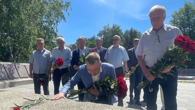 Губернатор Владимиров в Ставрополе почтил память ветеранов боевых действий