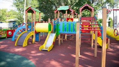 Новые детские площадки строят в Грачёвском округе по инициативе губернатора