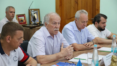 Депутаты Ставрополья поделились опытом реализации наказов с парламентариями ЛНР
