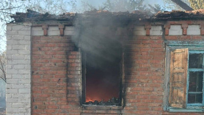 Три постройки и 10 га травы сгорели в Ипатовском округе