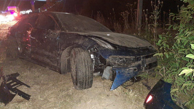 Пассажир сломал плечо при столкновении машины с деревом возле Иноземцева