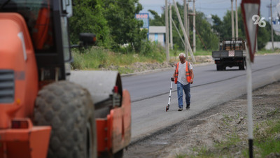 Подъездную дорогу к посёлку в Ипатовском округе обновили по краевой программе