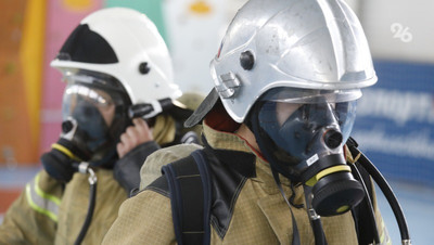 Пожарные борются с огнём на 500 кв. м в Георгиевском округе