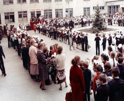 1980-е ... Село Шпаковское. Линейка в СШ №4