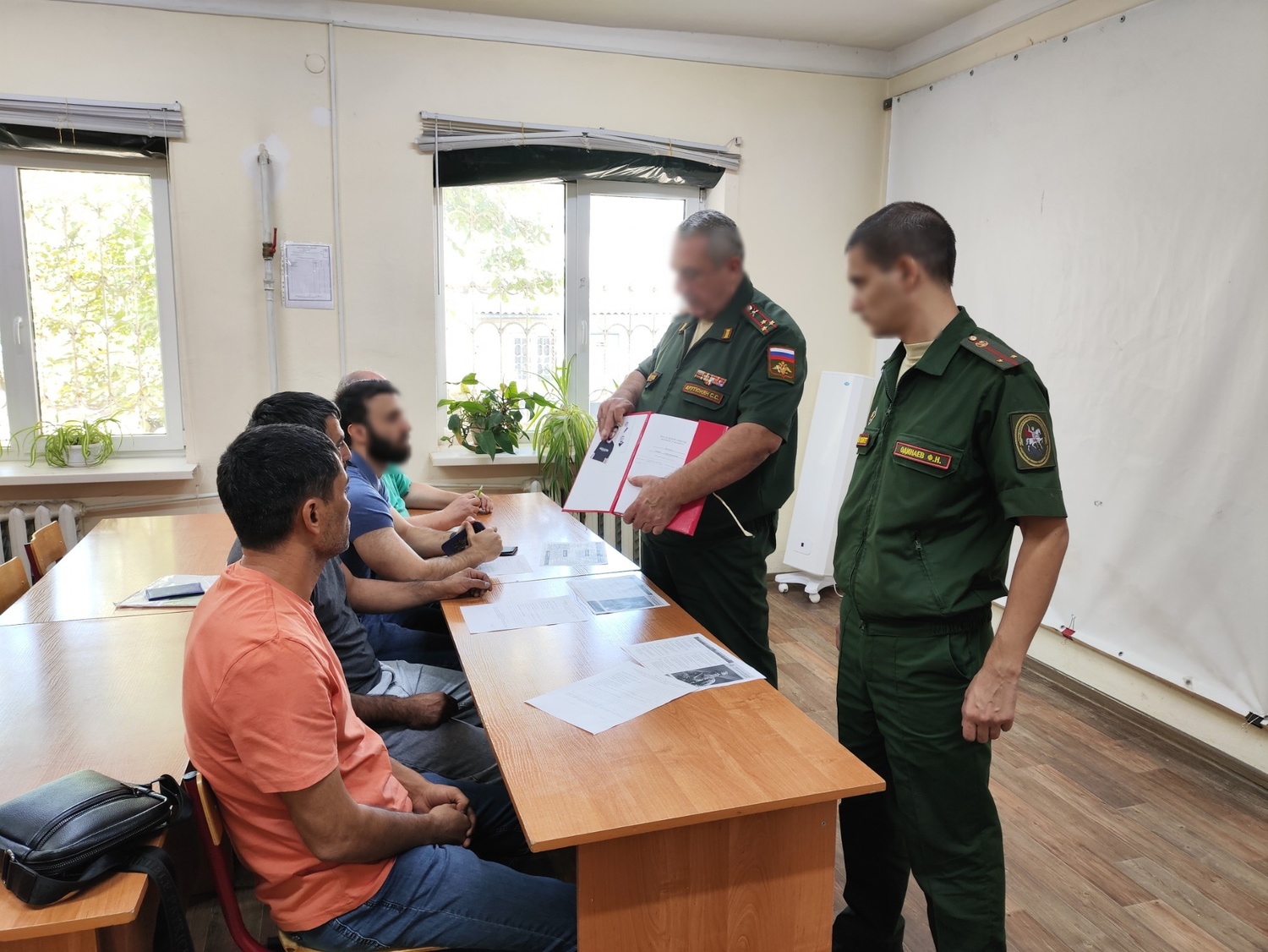 На Ставрополье военные следователи провели рейд по выявлению бывших мигрантов, не вставших на воинский учет