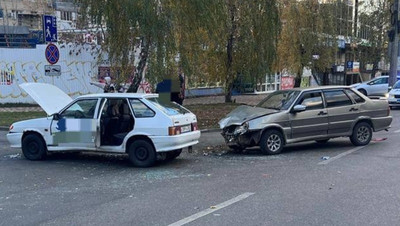 Две машины столкнулись из-за нарушения очерёдности проезда в Ставрополе