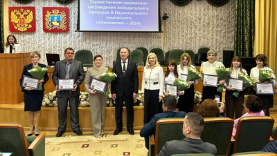 Денежные сертификаты вручили победителям чемпионата «Абилимпикс» в Ставрополе