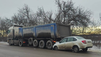 Легковушка врезалась в грузовик в Предгорном округе