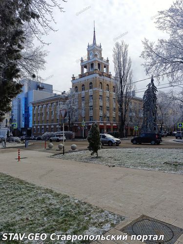 Прогулка по пустому проспекту Октябрьской Революции