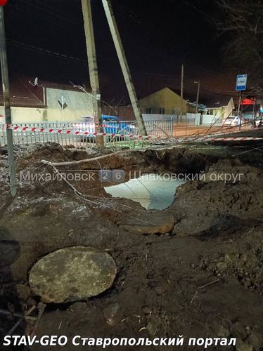 5-й день сидят без воды жители Михайловска, район пересечения Карла Маркса и ул. Почтовой