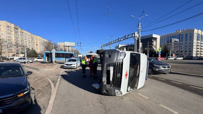 При столкновении скорой и маршрутки в Ставрополе никто не пострадал