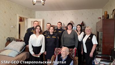 Судебные приставы Ставрополя поздравили ветерана Великой Отечественной войны с вековым юбилеем