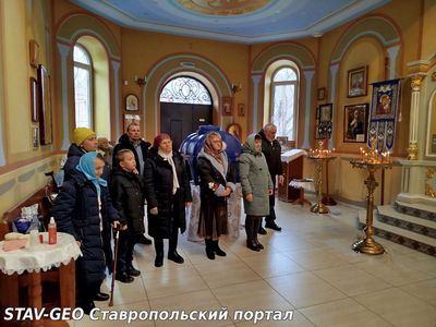 Фотолетопись праздничного Богослужения в храме Казанской иконы Божией Матери села Сенгилеевского