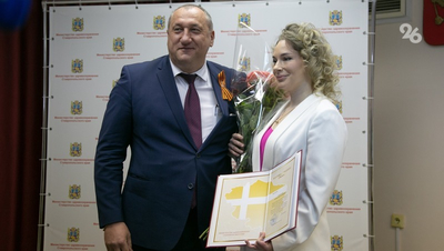 Медиков и пилота аварийного санитарного вертолёта наградили в Ставрополе