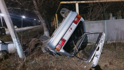 Водитель ВАЗа попал в больницу после опрокидывания в хуторе Кочубеевского округа
