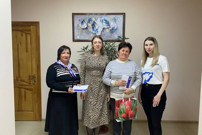 Партийцы Курского округа поздравили с профессиональным праздником работников архива