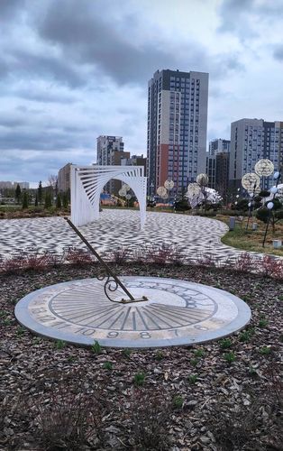 Весна в сквере Героев России