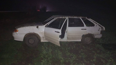 Водитель и пассажир перевернувшейся машины пострадали в Новоселицком округе