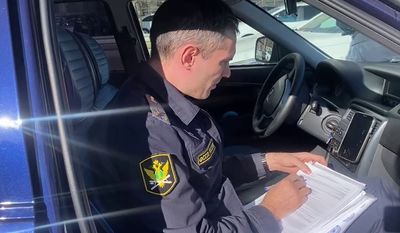 Заплатил 83 штрафа, спасая свой автомобиль
