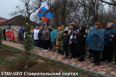В Благодарном состоялась закладка аллеи в честь 80-летия Победы в Великой Отечественной войне.