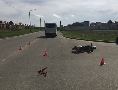 В Михайловске водитель и пассажир скутера пострадали в аварии с маршруткой.