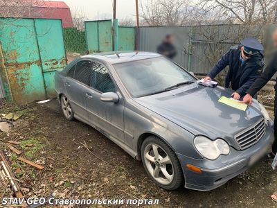 Виновник ДТП заплатил материальный ущерб после безуспешной попытки спрятать свой Мерседес