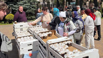 В Кисловодске прихожанам раздали свыше 3 тыс. куличей на Пасху