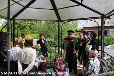 Ставропольские судебные приставы поздравили ветеранов в геронтологическом  центре