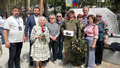 Туристы из 50 регионов РФ сплели 500 кв. м маскировочных сетей в Кисловодске