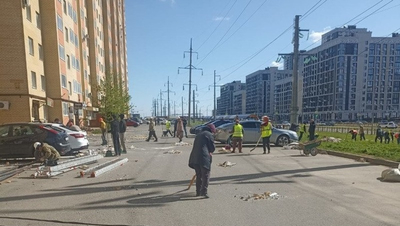 В Ставрополе убирают территорию по соседству с домом, пострадавшим от взрыва