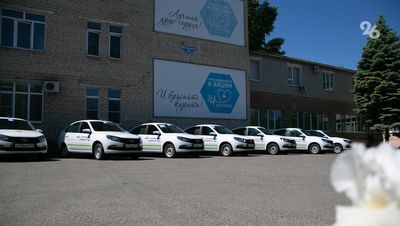 13 санитарных автомобилей получила Изобильненская райбольница в 2025 году