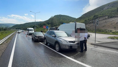 Пассажирка микроавтобуса получила травмы в ДТП с тремя машинами на Ставрополье
