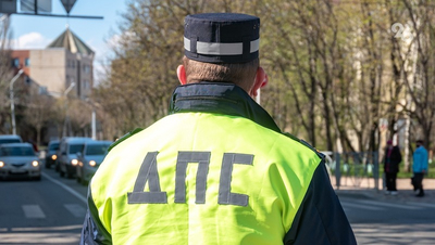 Пьяную девушку на СИМ без прав остановили автоинспекторы в Шпаковском округе
