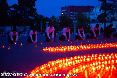 Этим вечером в самом сердце краевой столицы на Крепостной горе прошла традиционная акция Огни памяти