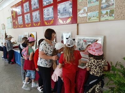 В Доме культуры села Грушевского открылась выставка творческих работ
