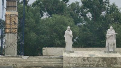 Памятник солдатам ВОВ реконструируют в Курском округе
