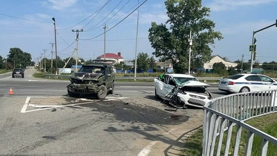 В Кочубеевском округе в столкновении двух легковушек пострадали четыре человека