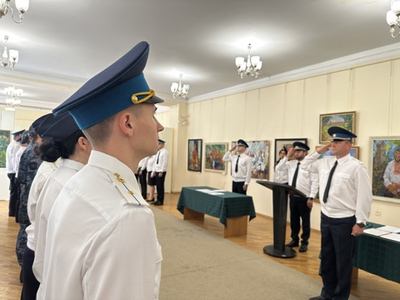 Накануне Дня государственного флага РФ судебные приставы приняли присягу