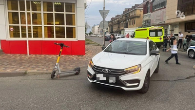Водитель легкового автомобиля сбил 15-летнего самокатчика в Ставрополе