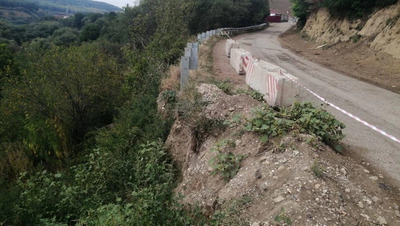Пострадавшую от оползней дорогу начали ремонтировать в посёлке Кисловодска