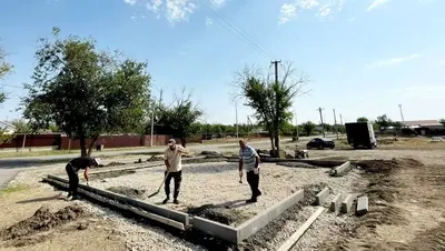 Детскую площадку начали монтировать в хуторе Минераловодского округа