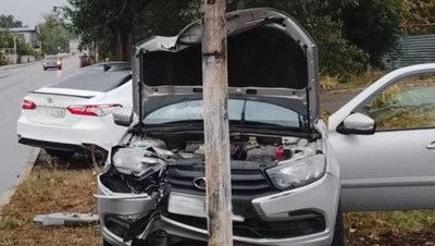 Два автомобиля столкнулись в Невинномысске из-за нарушений ПДД